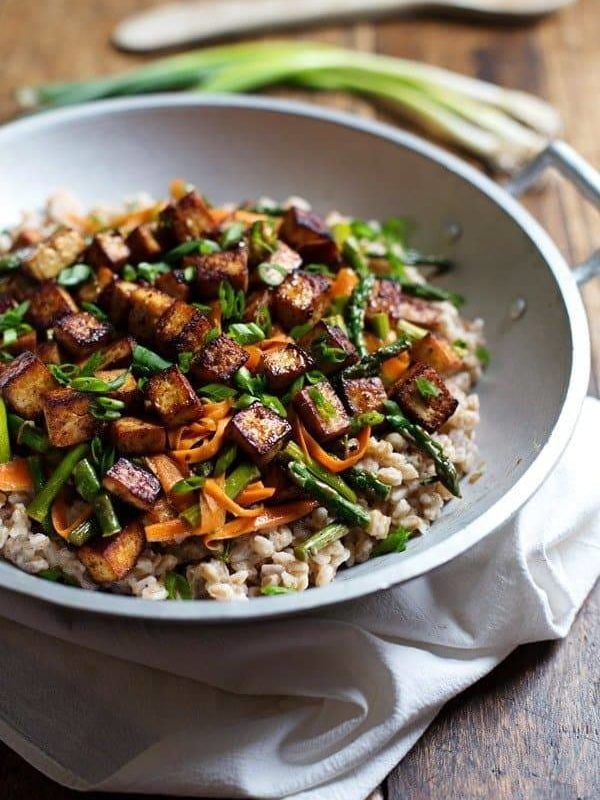 Honey Ginger Tofu and Veggie Stir Fry - veg-friendly, gluten free, 400 cals, YUMMY. | pinchofyum.com