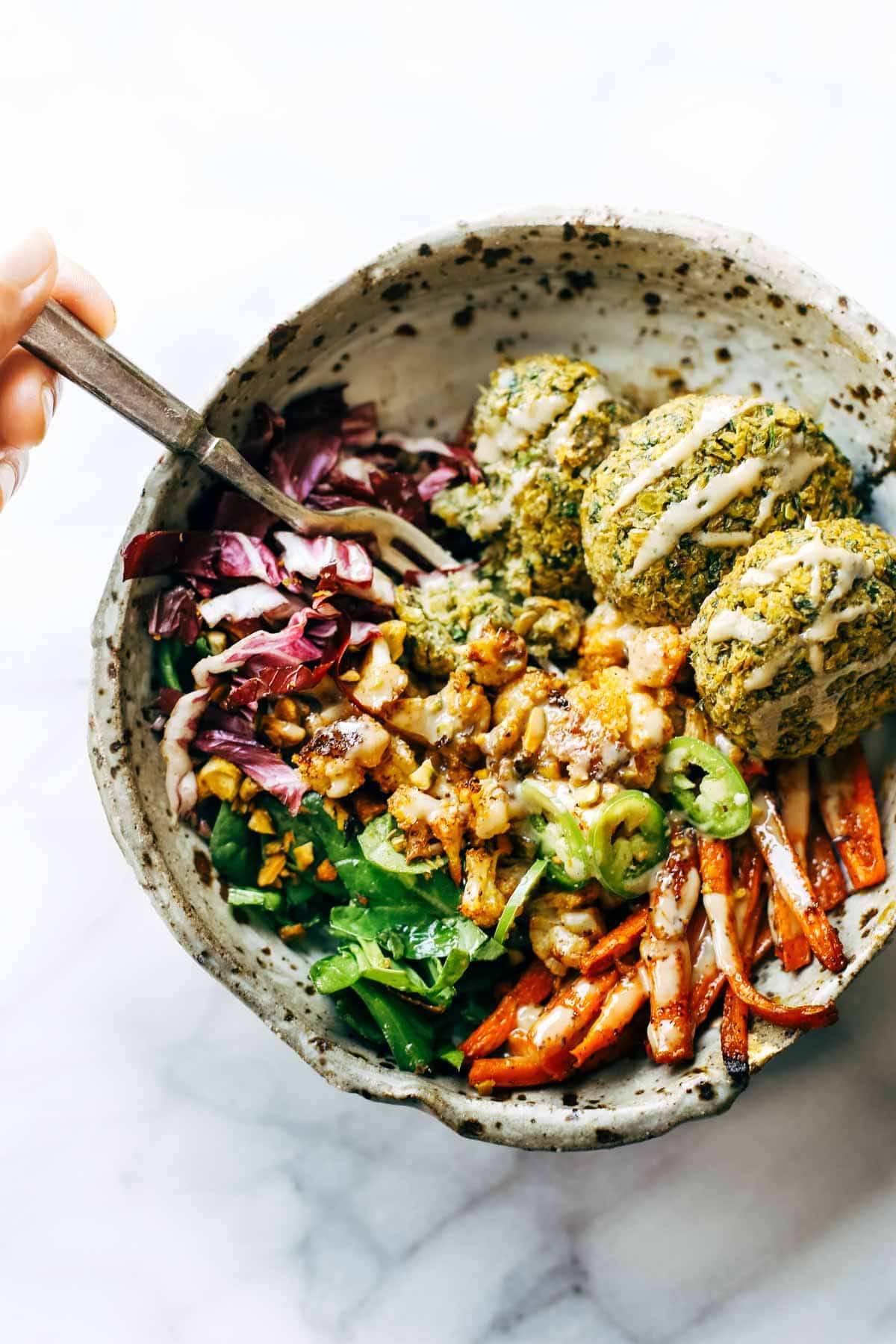Keep your glow all winter! Easy homemade falafel, roasted veggies, and flavorful sauce all in one big bliss bowl! vegetarian / vegan / gluten free recipe. | pinchofyum.com Keep your glow all winter! Easy homemade falafel, roasted veggies, and flavorful sauce all in one big bliss bowl! vegetarian / vegan / gluten free recipe. | pinchofyum.com